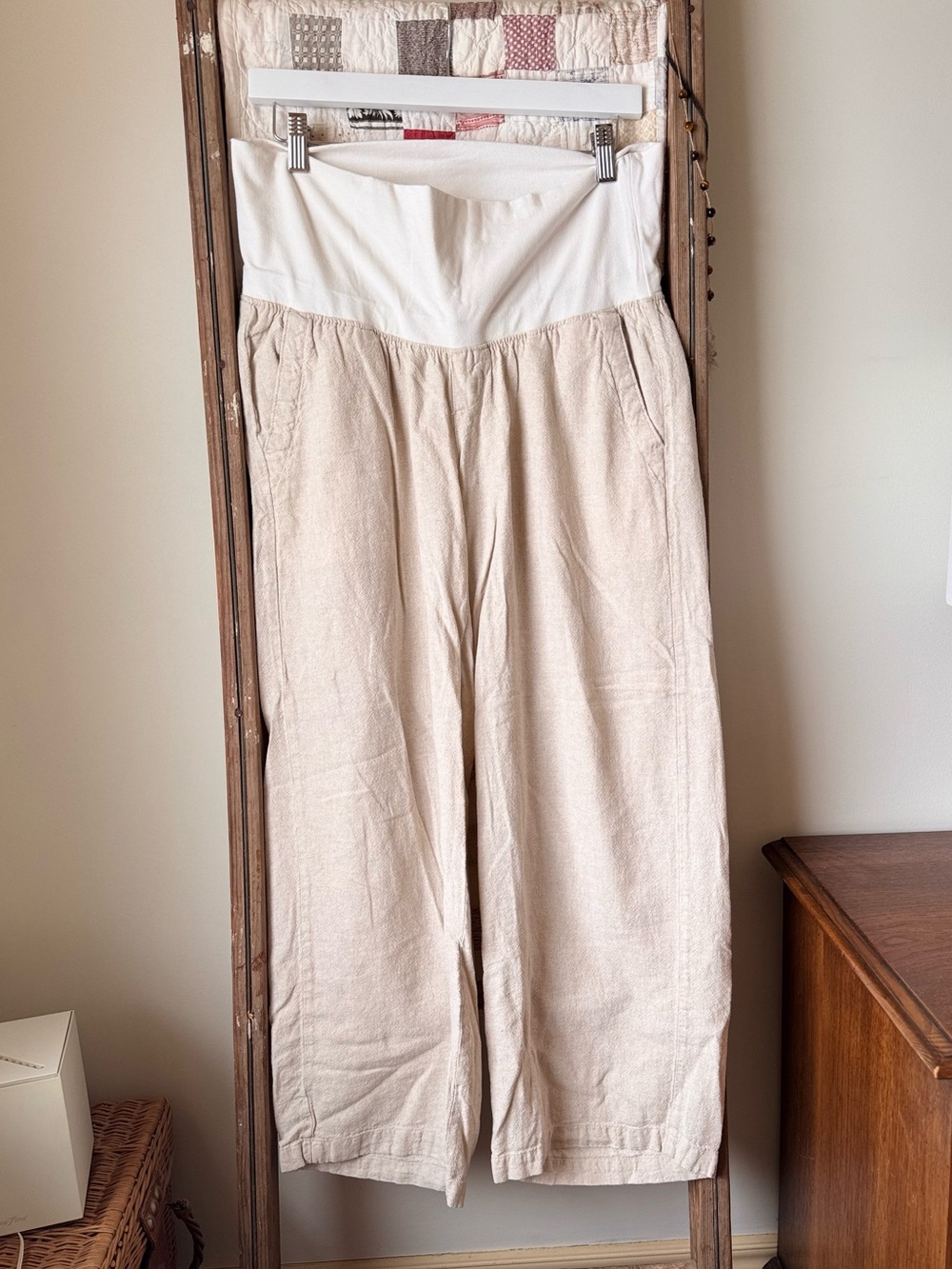Old Navy Beige Maternity/Stretch Waist Chinos